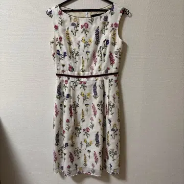 TOCCA 꽃무늬 자수 슬리브리스 무릎 기장 원피스