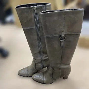 올리브 그린 가죽 롱 부츠