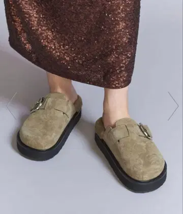 미사용에 가까운 MOHI 스웨이드 빅 벨트 보스턴 샌들