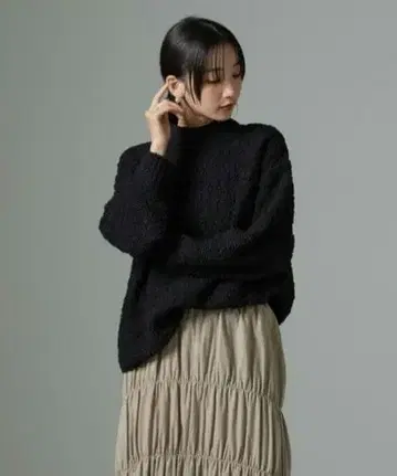 [새상품] 나노 유니버스 슬라브 테이프 보틀넥 니트 블랙 FREESIZE