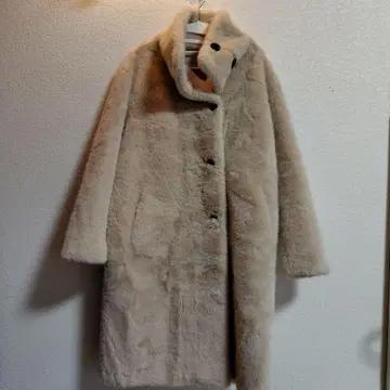 미사용 퍼 롱 코트