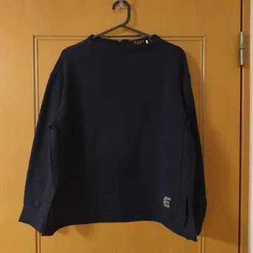 네이비 긴팔 상의 사이드 슬릿