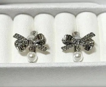 셀포드 리본 귀찌