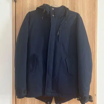 네이비 후드 부착 다운 자켓