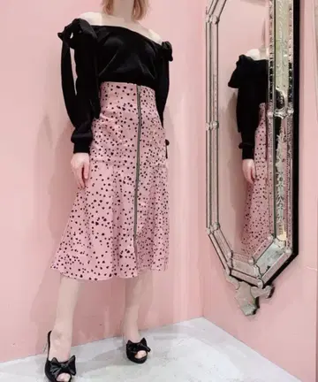 릴릴리 하트 프린트 지퍼 스커트