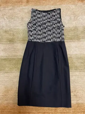 새상품급 Akris punto 슬리브리스 원피스