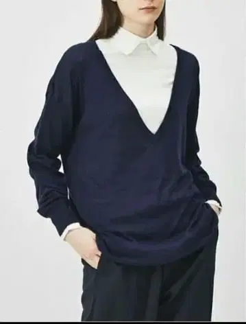 미즈이로 인드 딥 V넥 오버사이즈 풀오버