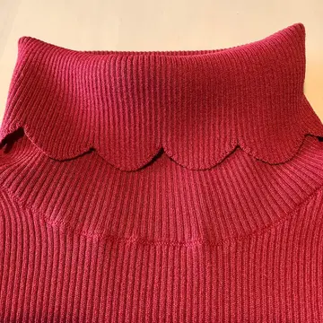 새상품급 호코모모라 터틀넥 빨간색 40사이즈