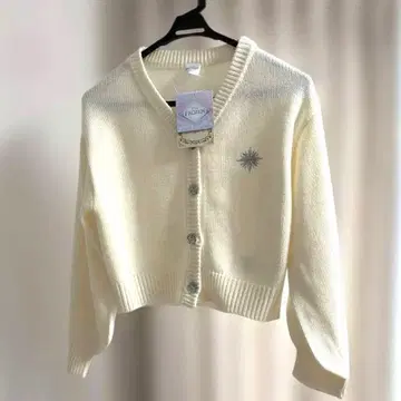새상품 시마무라 니트 가디건 (DISNEY 치하루) 화이트 M 사이즈