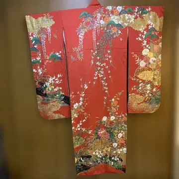 빨간색 꽃무늬 후리소데 기모노