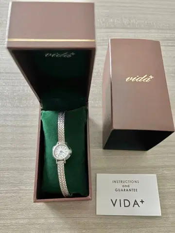 미사용 새상품 VIDA+ Slant 여성용 손목시계 실버