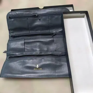 CORUM 다크 그레이 가죽 파우치