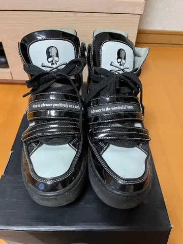 로엔 하이컷 스니커즈 중고 박스 있음