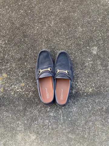 네이비 스웨이드 금장 장식 로퍼