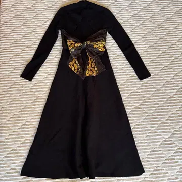 에이미 이스트 월 블랙 백리본 원피스