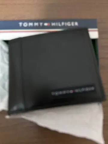 TOMMY HILFIGER 블랙 접이식 지갑