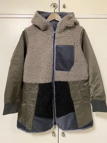 패치워크 디자인 후드 부착 자켓