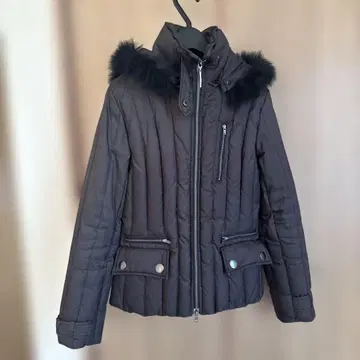 퍼 달린 후드 블랙 다운 자켓