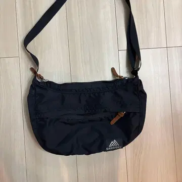 GREGORY 블랙 숄더백