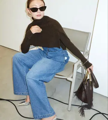 케이프 앙상블 니트 + 프론트 지퍼 스트랩 디자인 데님