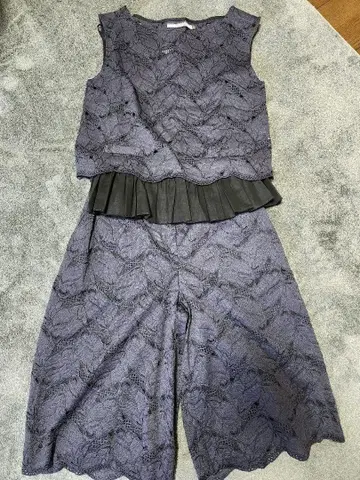 레이스 무늬 프릴 달린 셋업