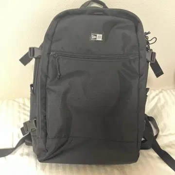 NEW ERA 블랙 백팩