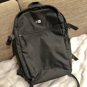 NEW ERA 블랙 백팩