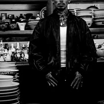 Maria Pendant Necklace / ITALY Unkown