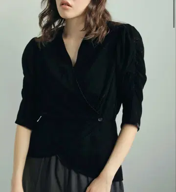 anuke 아누크 벨로아 개더 블라우스