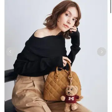 이번 시즌 새상품 Mila Owen 오프숄더 라메 니트