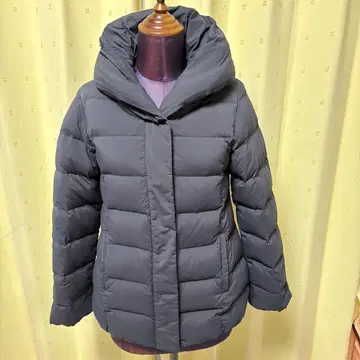 다크 블루 후드 부착 다운 자켓