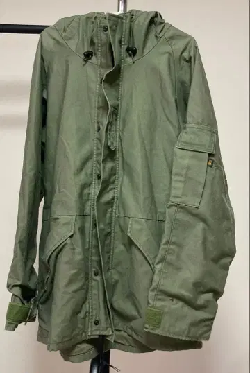 ALPHA INDUSTRIES 밀리터리 자켓 후드 부착