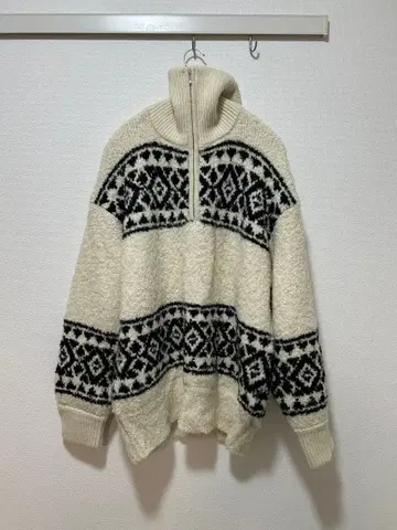 뷰티&유스 링얀 스노우 자카드 하프 지퍼 니트 풀오버