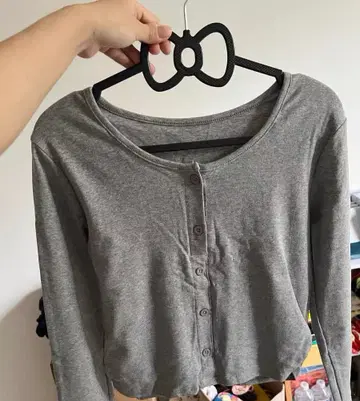 그레이 긴팔 버튼 티셔츠