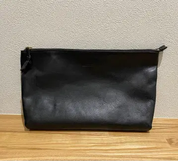 Slow 블랙 가죽 클러치백 골드 지퍼 포함