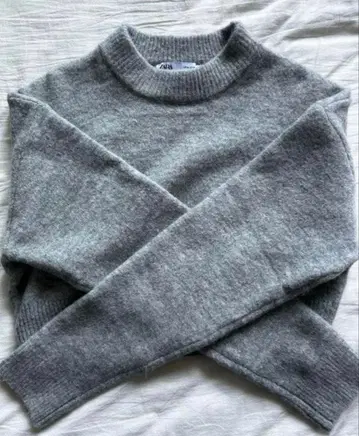 ZARA 숏 기장 니트