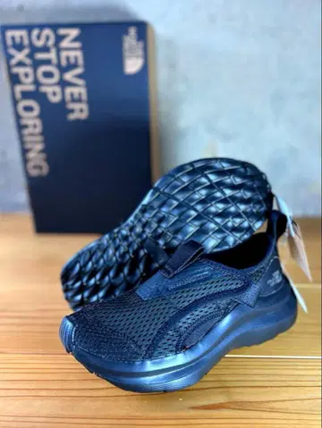 새상품! THE NORTH FACE Preface Forward 23cm