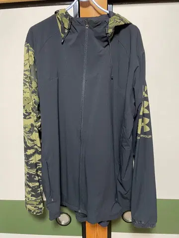 언더아머 나일론 자켓 그레이 카모플라쥬