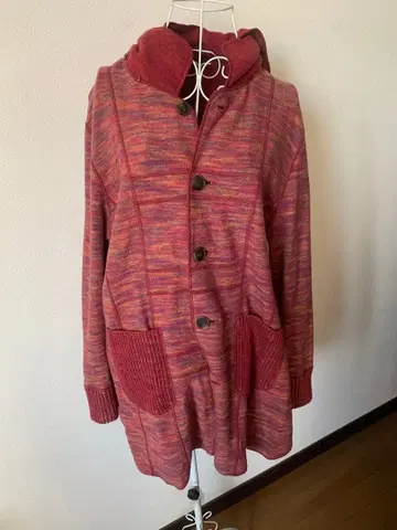 믹스 니트 빨간색 컬러풀 디자인 롱 가디건 후드 부착. 프리