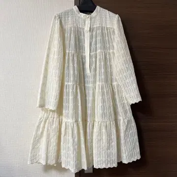 허그아워 ST-L1108 자수 레이스 티어드 튜닉