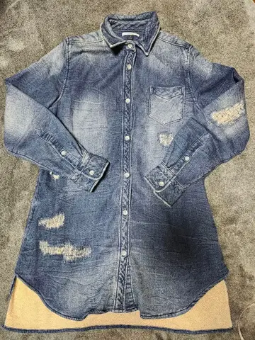 데님 블루 긴팔 셔츠 데미지 가공