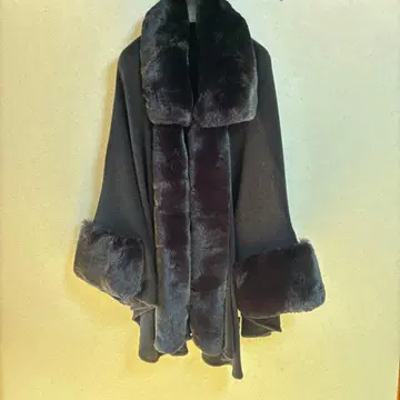 블랙 퍼 케이프 코트