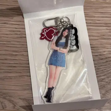 BABY MONSTER 베이비몬스터 로라 사진 참