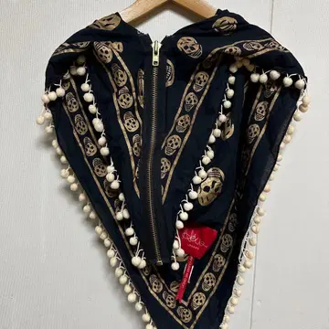 알렉시아 런던 스컬 해골 스톨 개성적