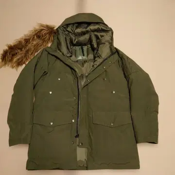 [ BACK NUMBER ] 후드 부착 다운 자켓