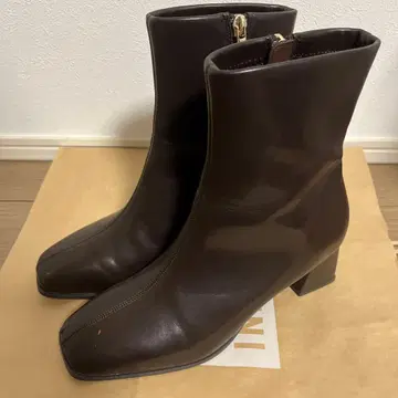 그린 레이블 릴랙싱 스퀘어 숏부츠