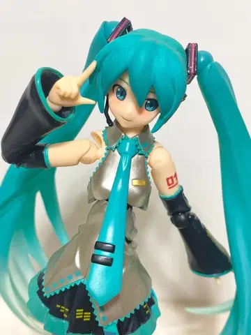 figma 하츠네 미쿠 2.0 [ 무료배송 중고 ]