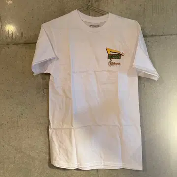 IN-N-OUT BURGER 티셔츠 화이트 미사용 새상품. 한정품