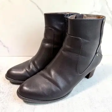 DIANA 사이드 지퍼 부츠 23.5cm 브라운 스터드 안쪽 보아