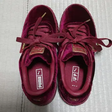 푸마 벨벳 스니커즈 24cm